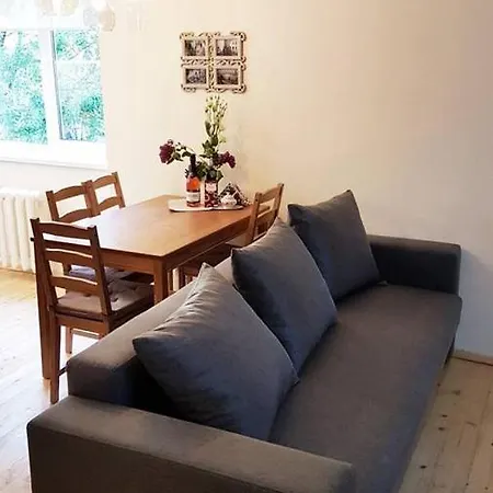 Beautiful Close To Airport And Center Daire